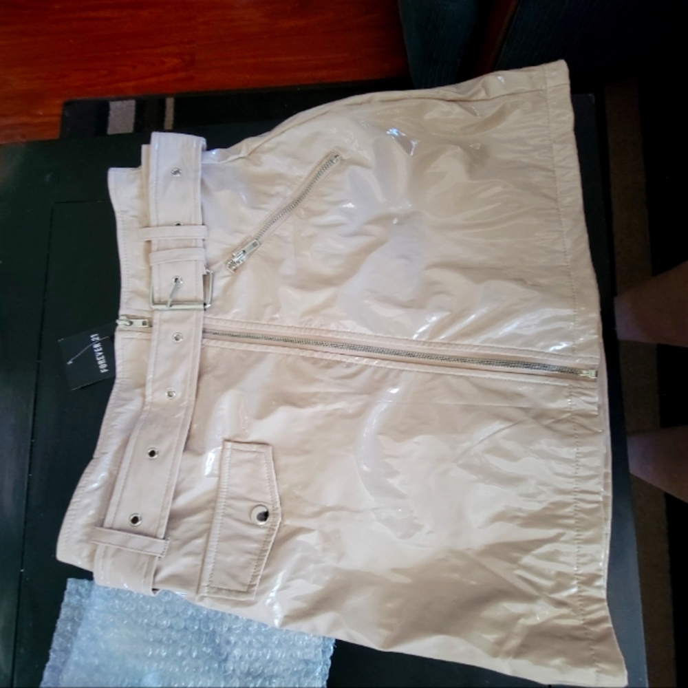 FOREVER 21 medium size skirt never worn.  NWT